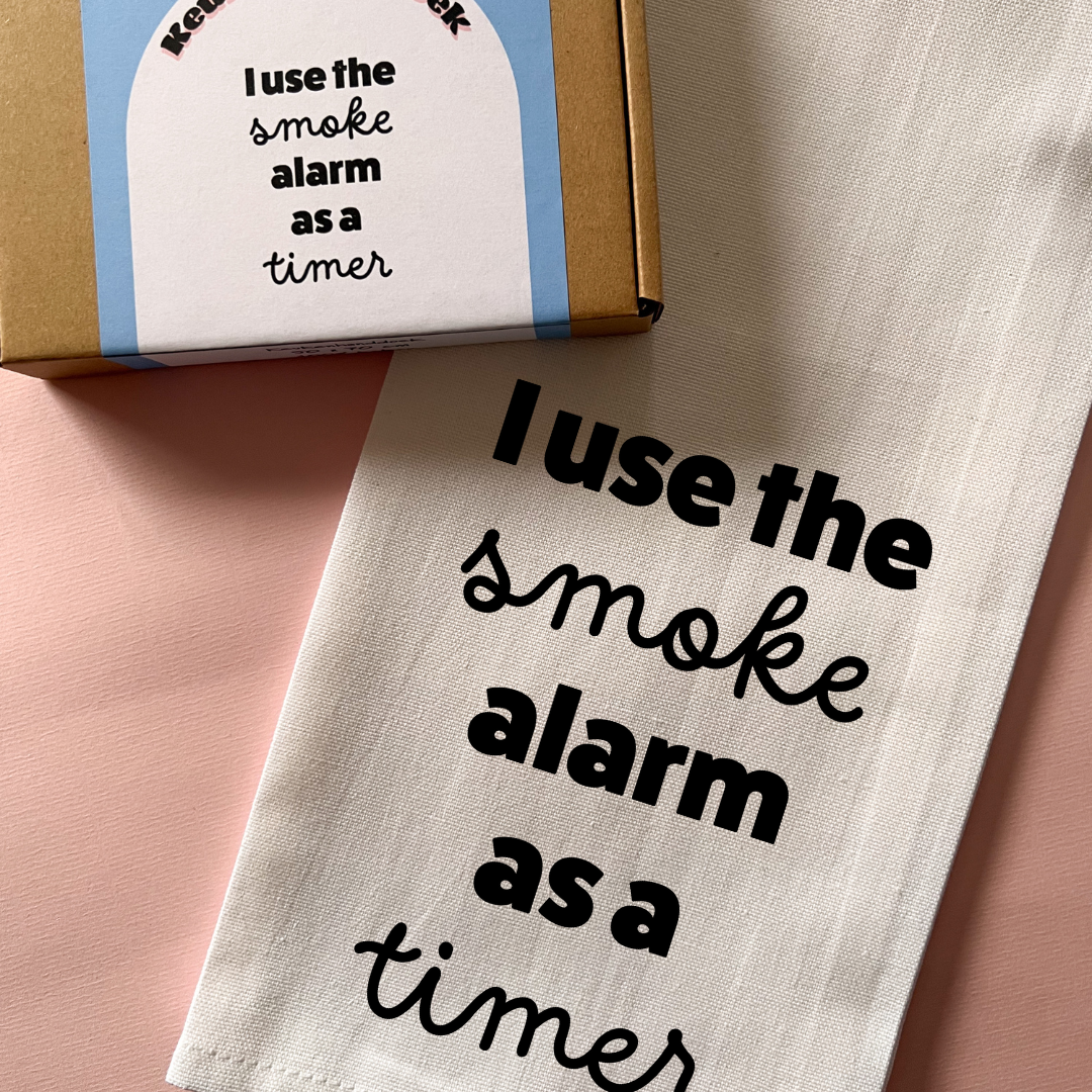 Grappige witte keukenhanddoek - Smoke alarm