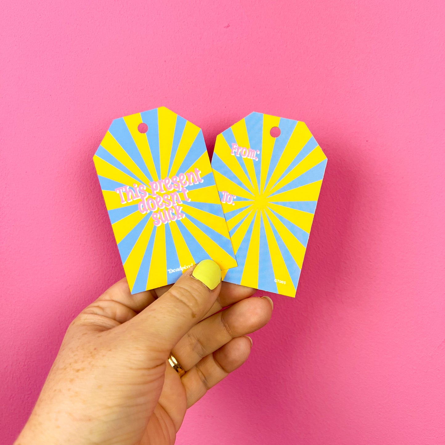 Gift tag - This present doesn't suck