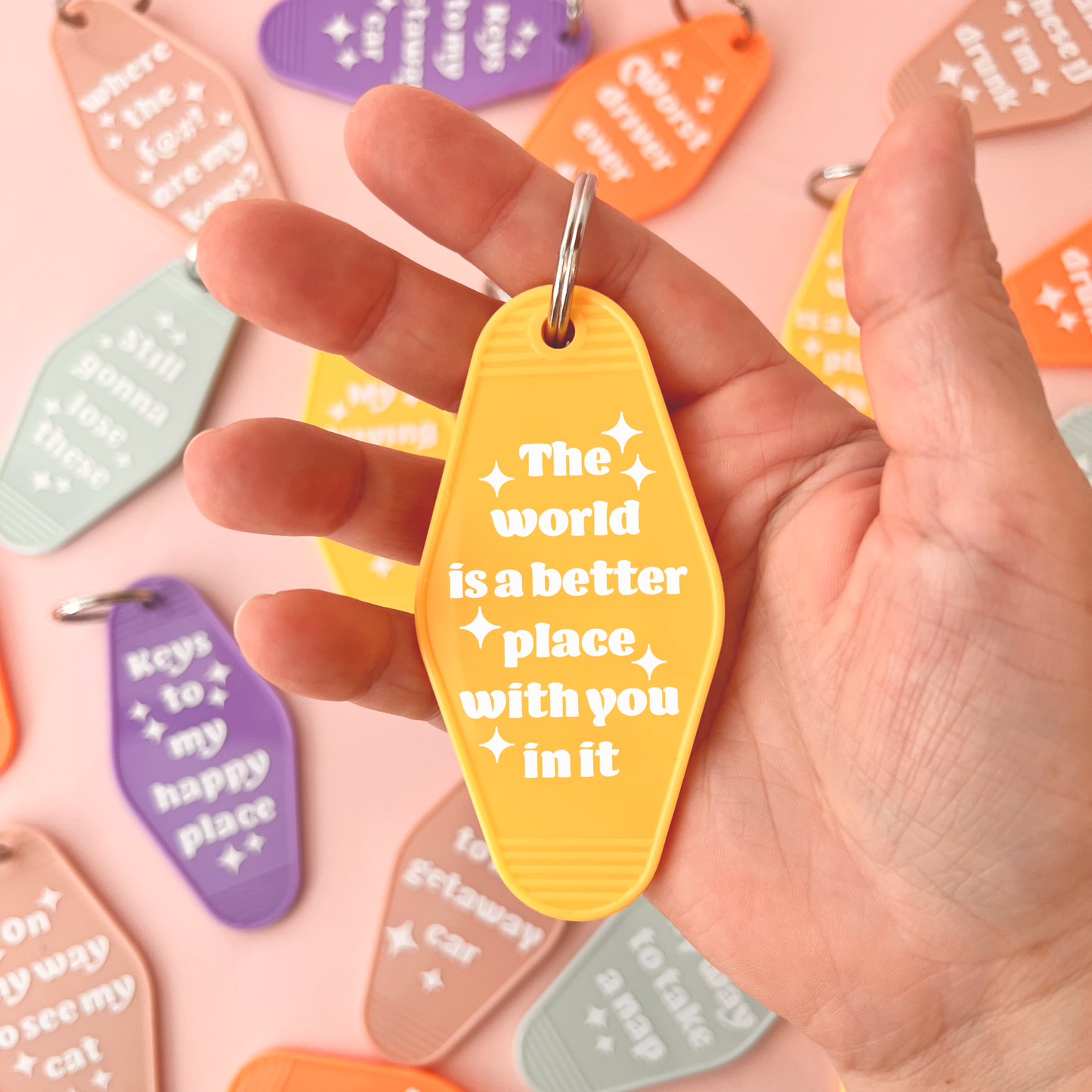 Retro sleutelhanger - The world is a better place with you in it